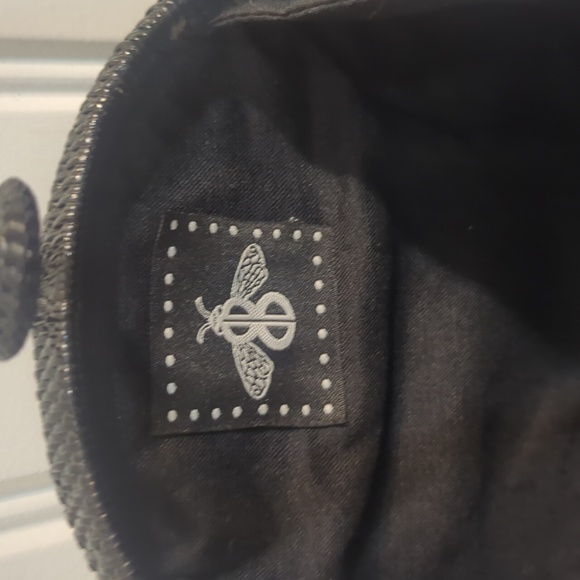 Bosom Buddy Circular Straw Handbag - Picture 6 of 10